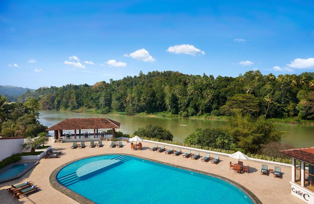 Cinnamon Citadel Infinity Pool