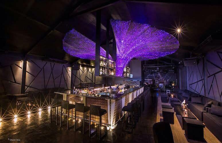 R&B nightclub Colombo with dance floor and live music performance